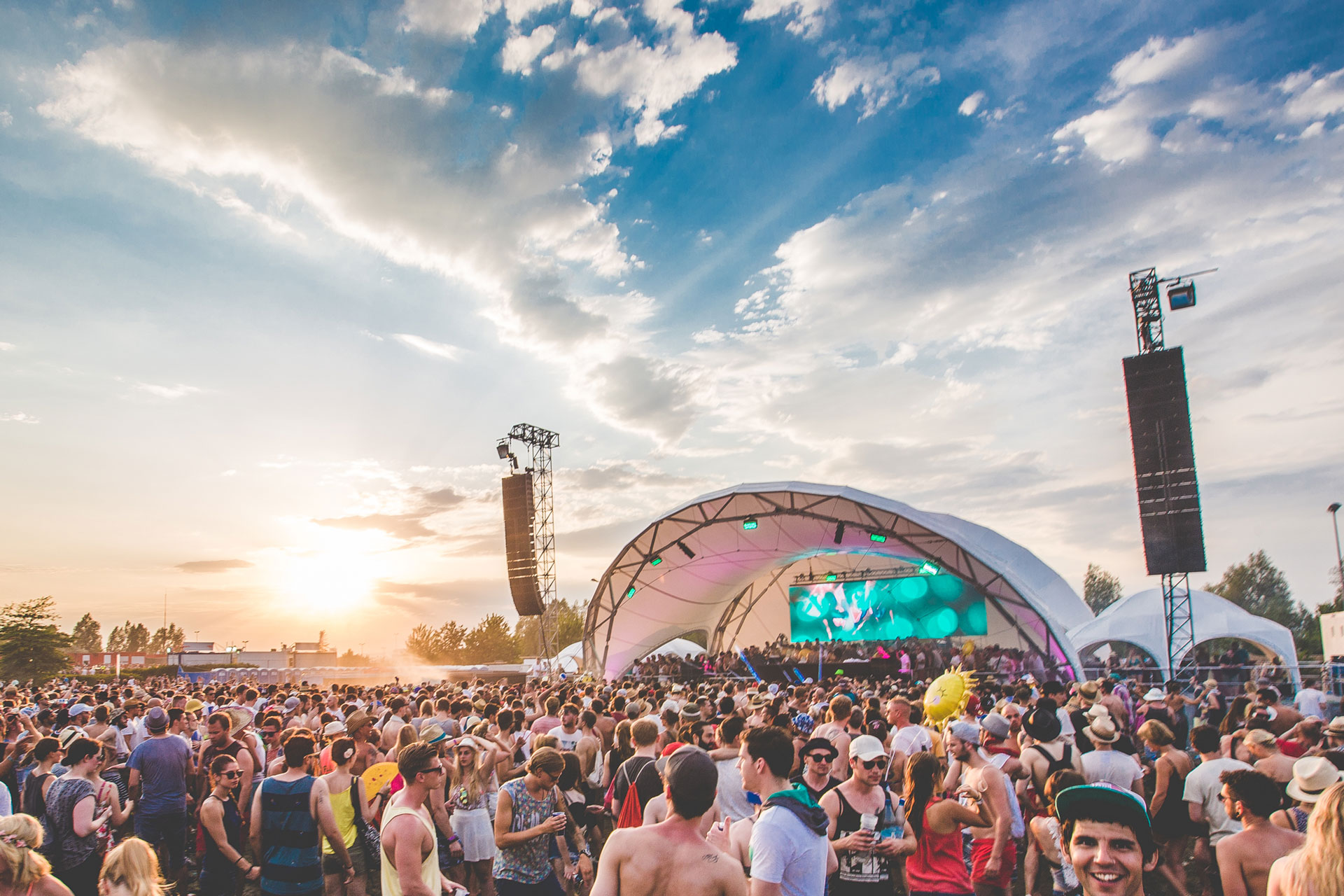 Mobile Konzerthalle als Konzertmuschel als Sonderbauten bei einem Festival