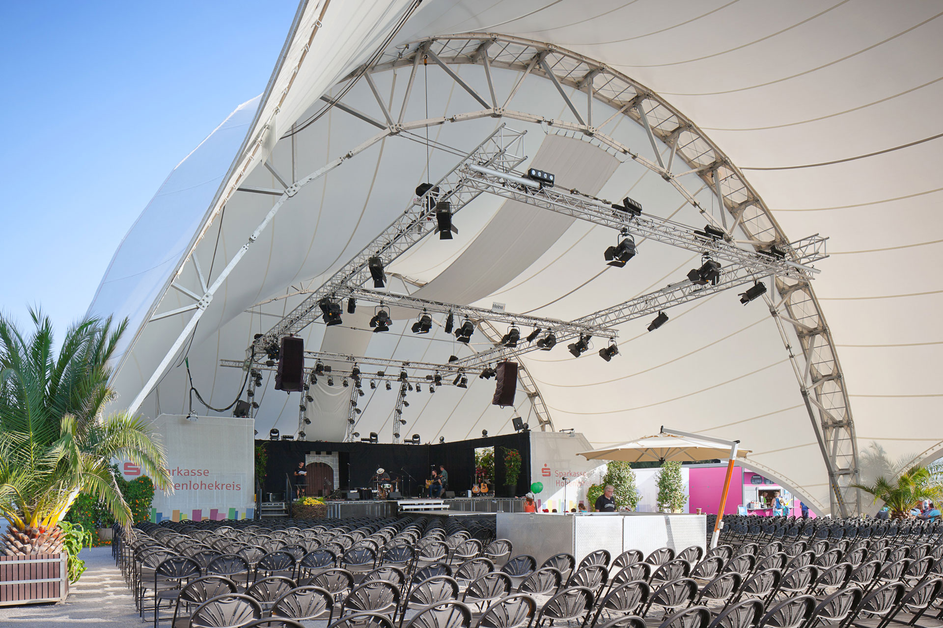 Lichttechnik von besonderen Zelten für Konzerte