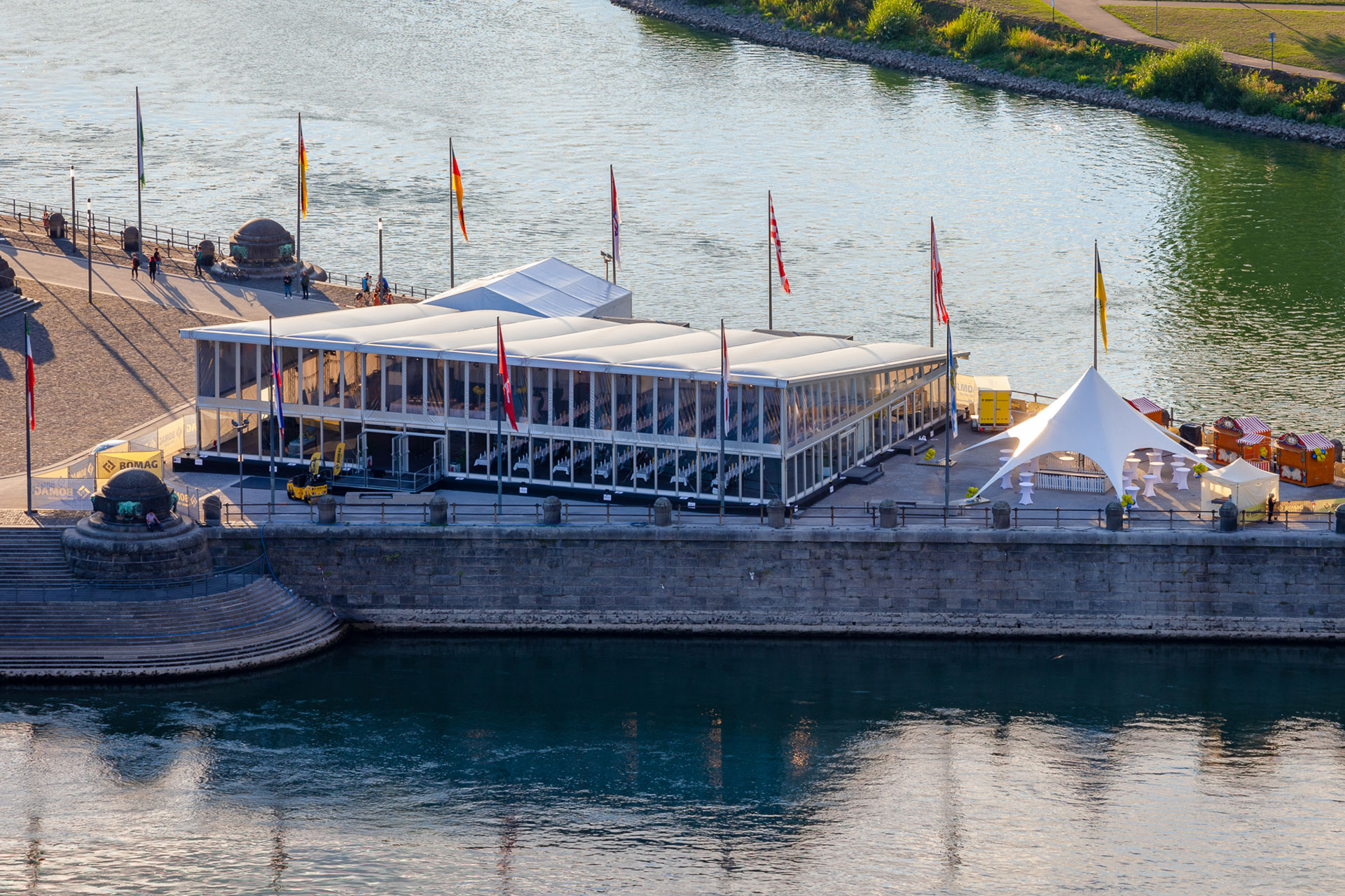 Exklusivzelt am Deutschen Eck mit Glasfassade