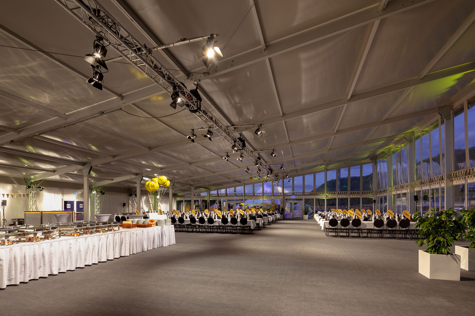 Innenausstattung von Sonderbauten Zelt am Deutschen Eck